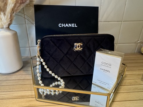 Black velvet chanel make - velvet, up