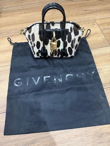Givenchy antigona lock toy - lock,